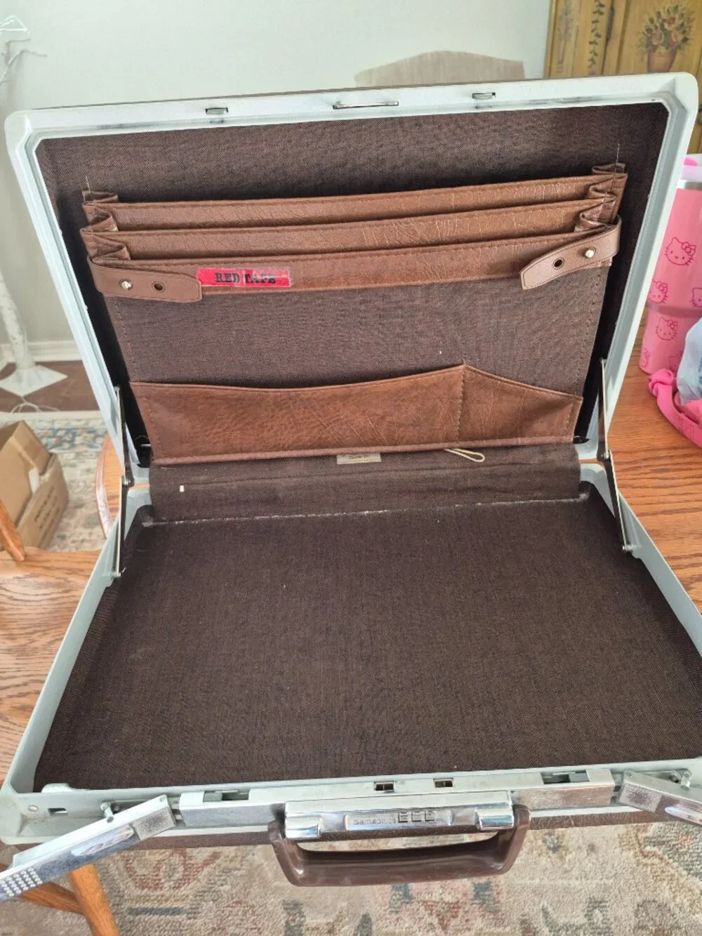 Brown 1970s Samsonite case